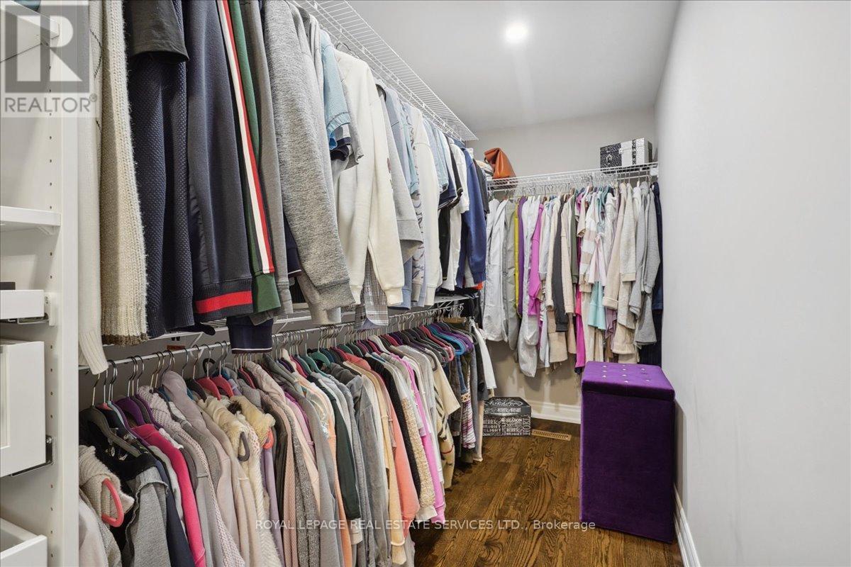 












1141 VICKI LANE

,
Mississauga,




Ontario
L5C2X9

