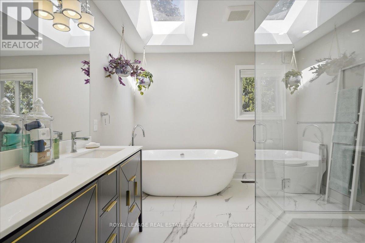 












1141 VICKI LANE

,
Mississauga,




Ontario
L5C2X9

