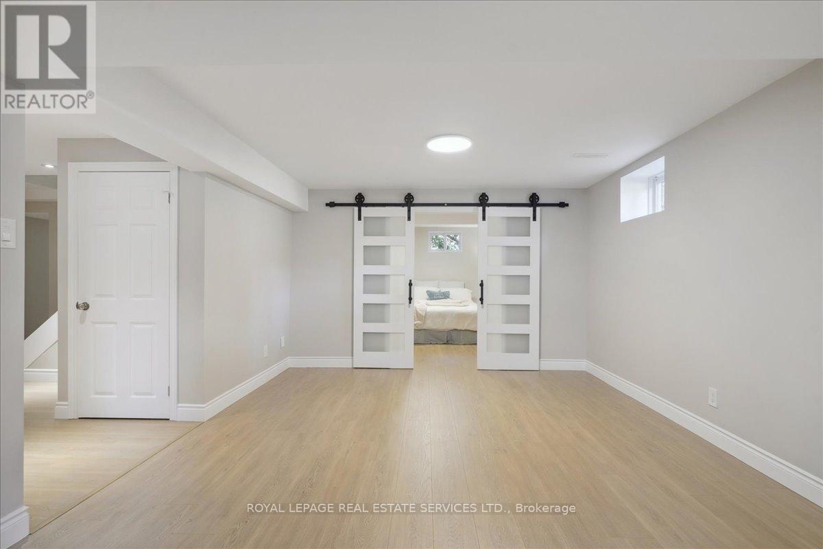 












1141 VICKI LANE

,
Mississauga,




Ontario
L5C2X9

