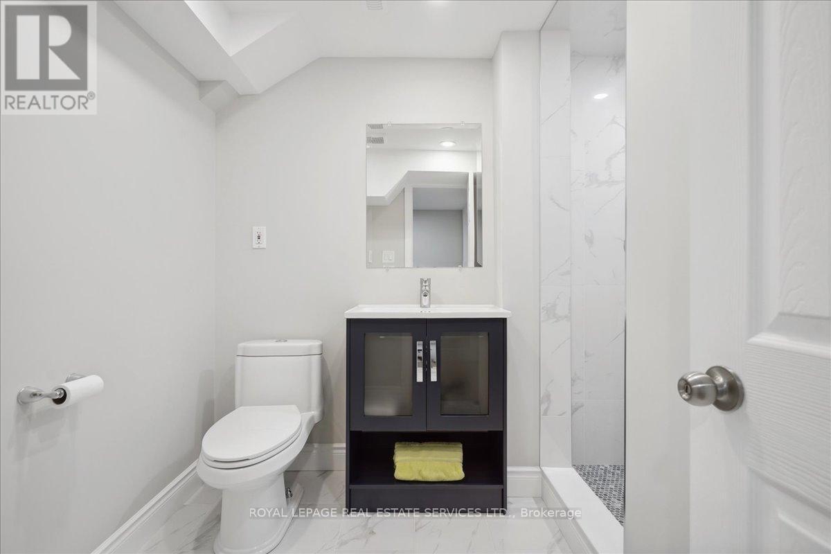 












1141 VICKI LANE

,
Mississauga,




Ontario
L5C2X9

