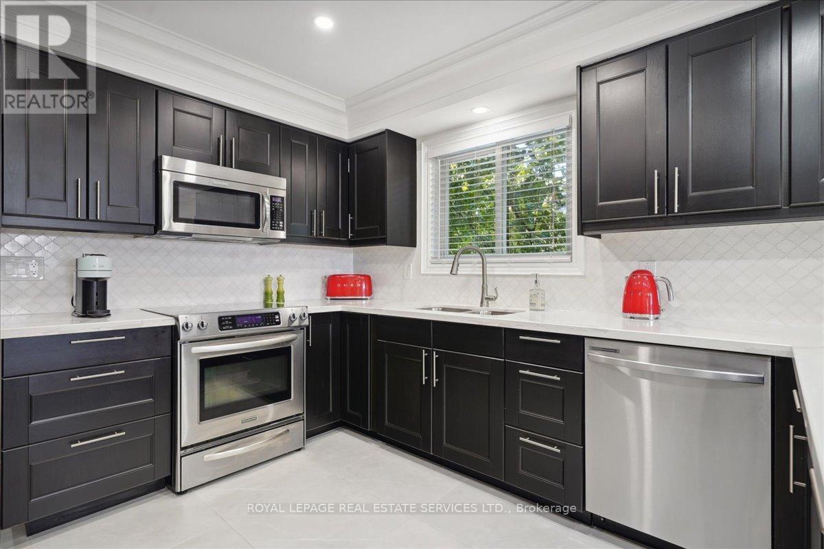 












1141 VICKI LANE

,
Mississauga,




Ontario
L5C2X9


