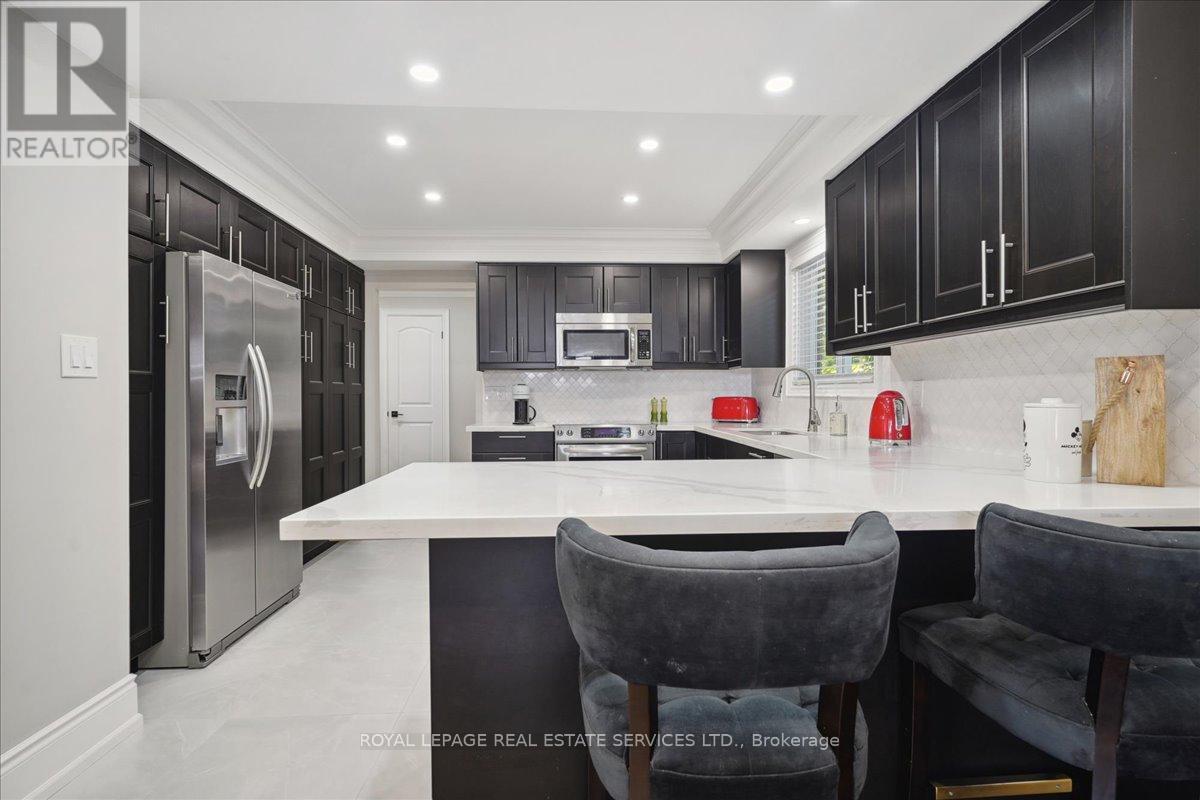 












1141 VICKI LANE

,
Mississauga,




Ontario
L5C2X9

