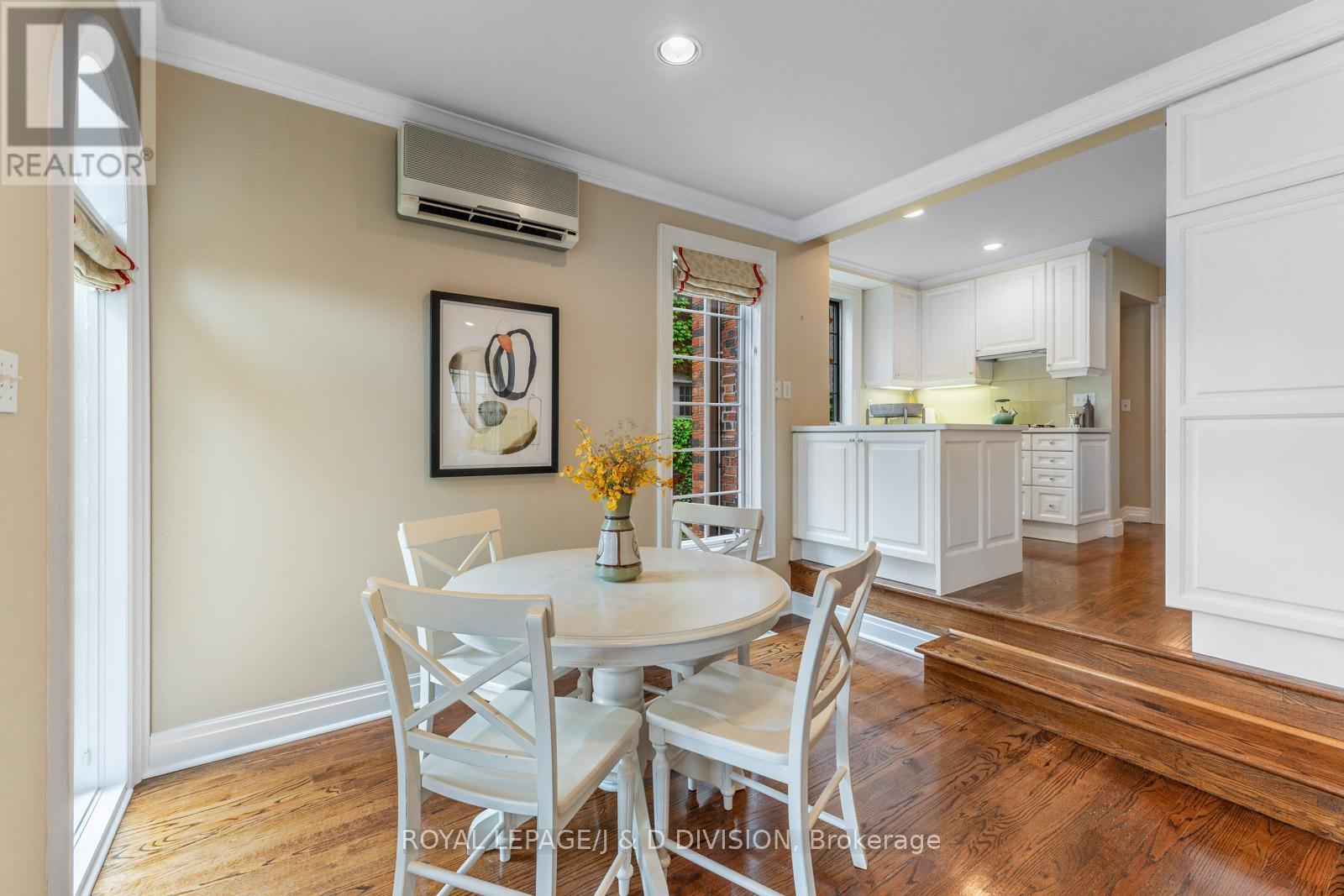 












77 HIGHBOURNE ROAD

,
Toronto,




Ontario
M5P2J3

