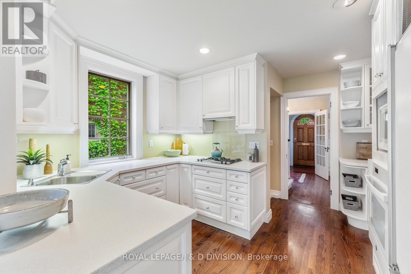 












77 HIGHBOURNE ROAD

,
Toronto,




Ontario
M5P2J3

