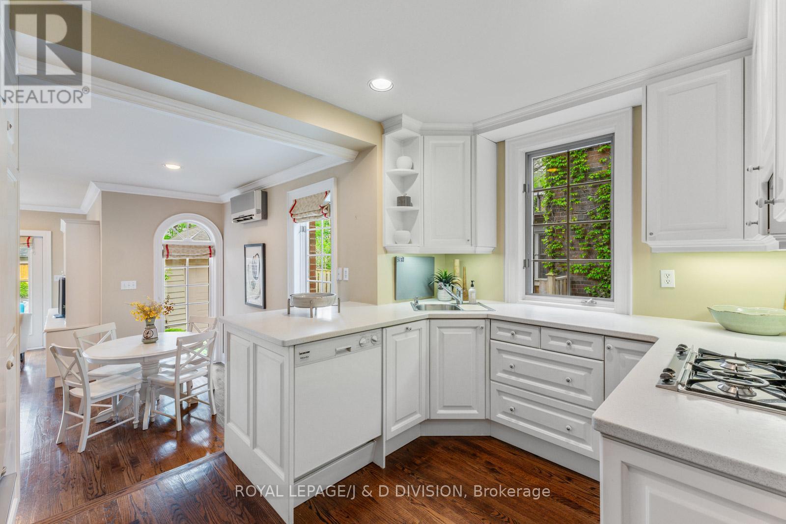 












77 HIGHBOURNE ROAD

,
Toronto,




Ontario
M5P2J3

