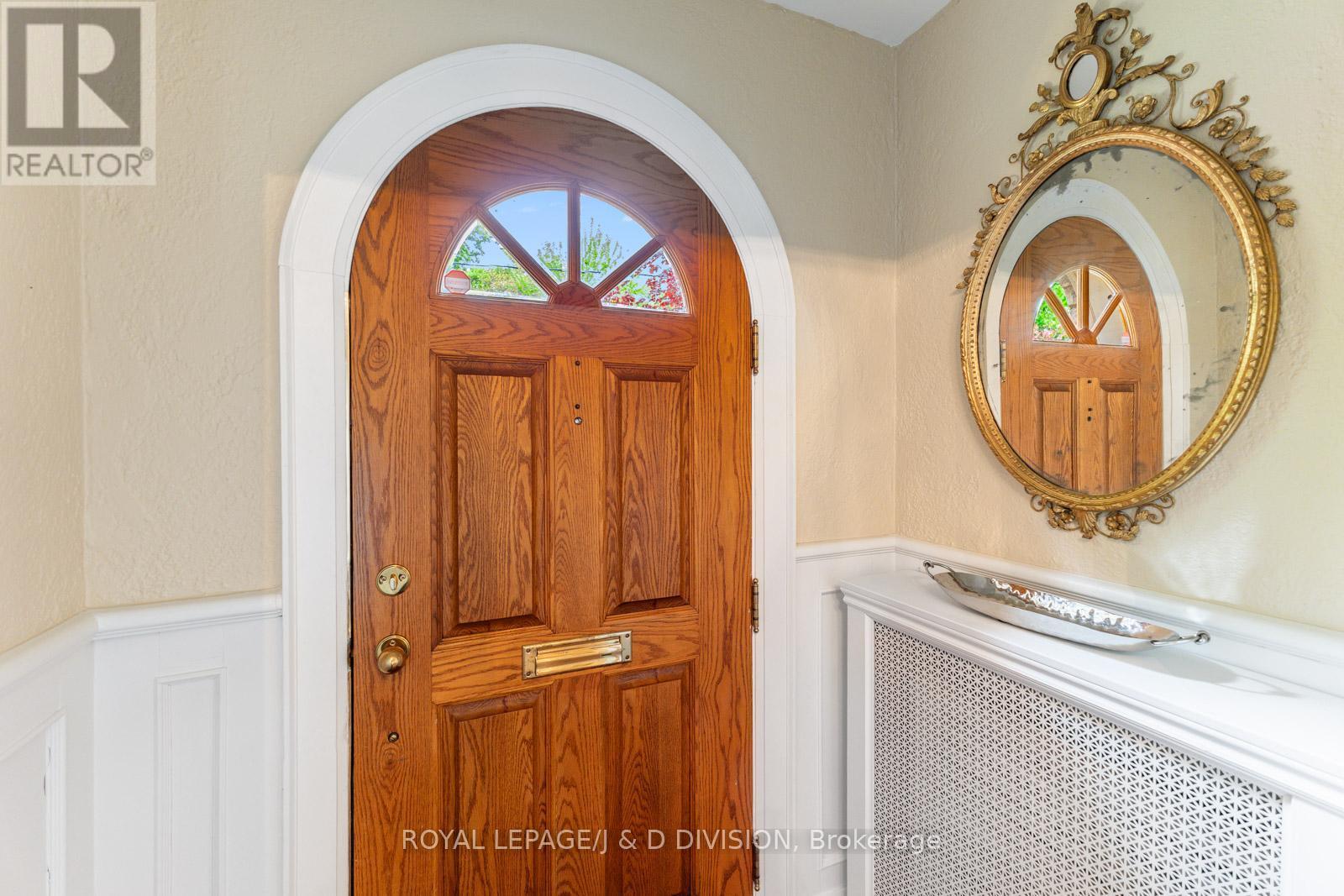 












77 HIGHBOURNE ROAD

,
Toronto,




Ontario
M5P2J3

