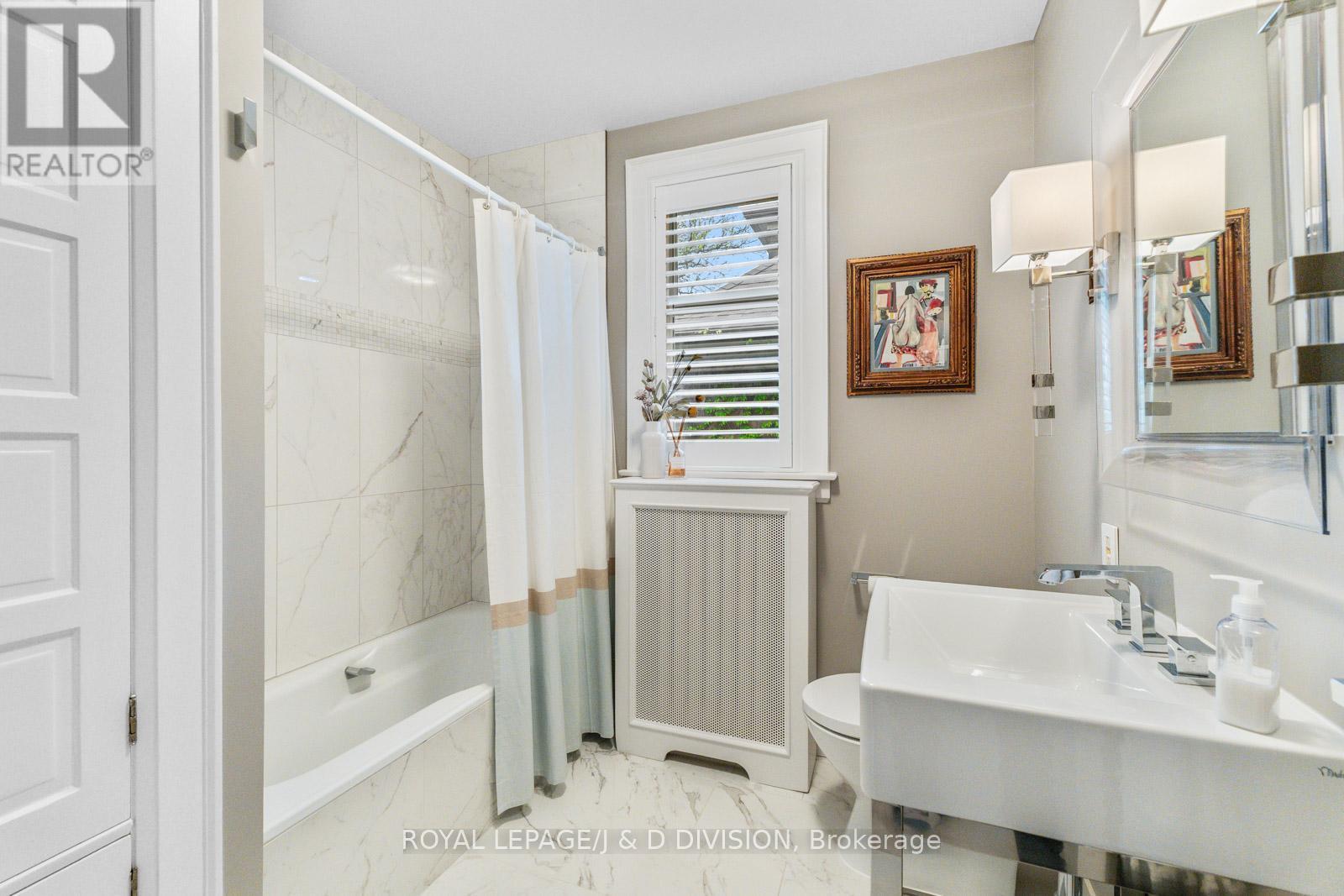 












77 HIGHBOURNE ROAD

,
Toronto,




Ontario
M5P2J3

