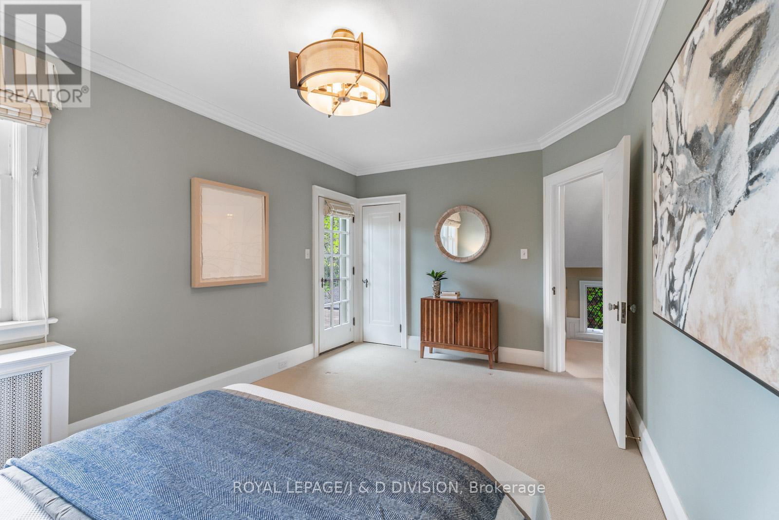 












77 HIGHBOURNE ROAD

,
Toronto,




Ontario
M5P2J3

