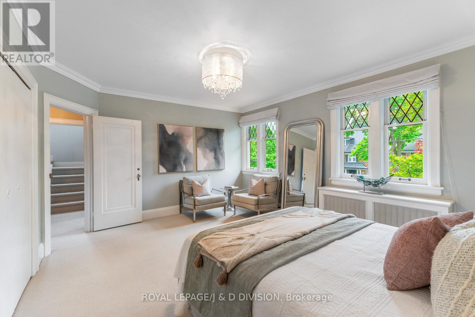 












77 HIGHBOURNE ROAD

,
Toronto,




Ontario
M5P2J3

