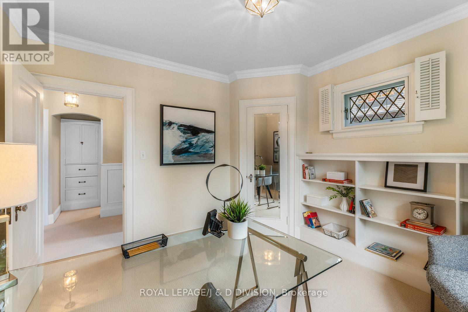 












77 HIGHBOURNE ROAD

,
Toronto,




Ontario
M5P2J3

