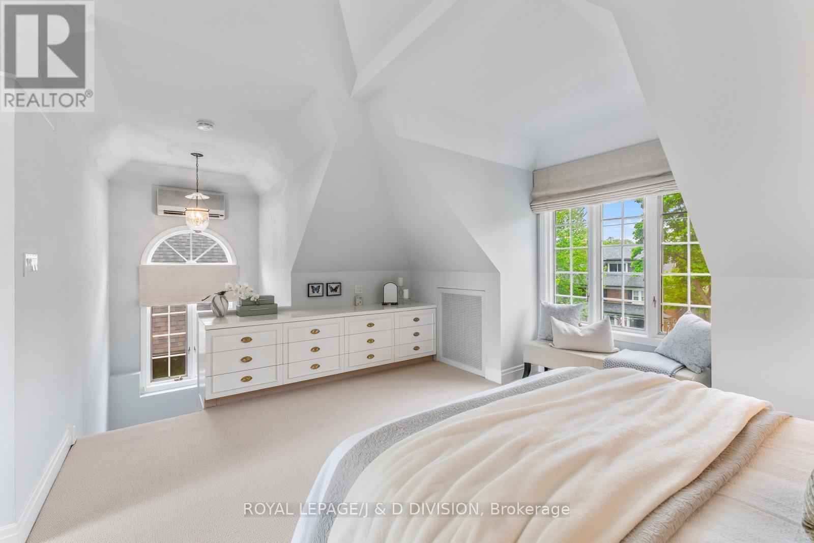 












77 HIGHBOURNE ROAD

,
Toronto,




Ontario
M5P2J3

