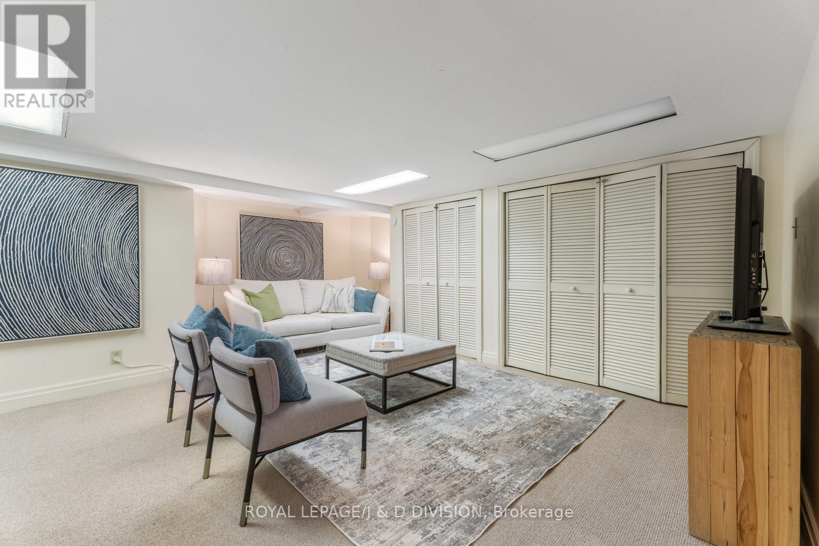 












77 HIGHBOURNE ROAD

,
Toronto,




Ontario
M5P2J3

