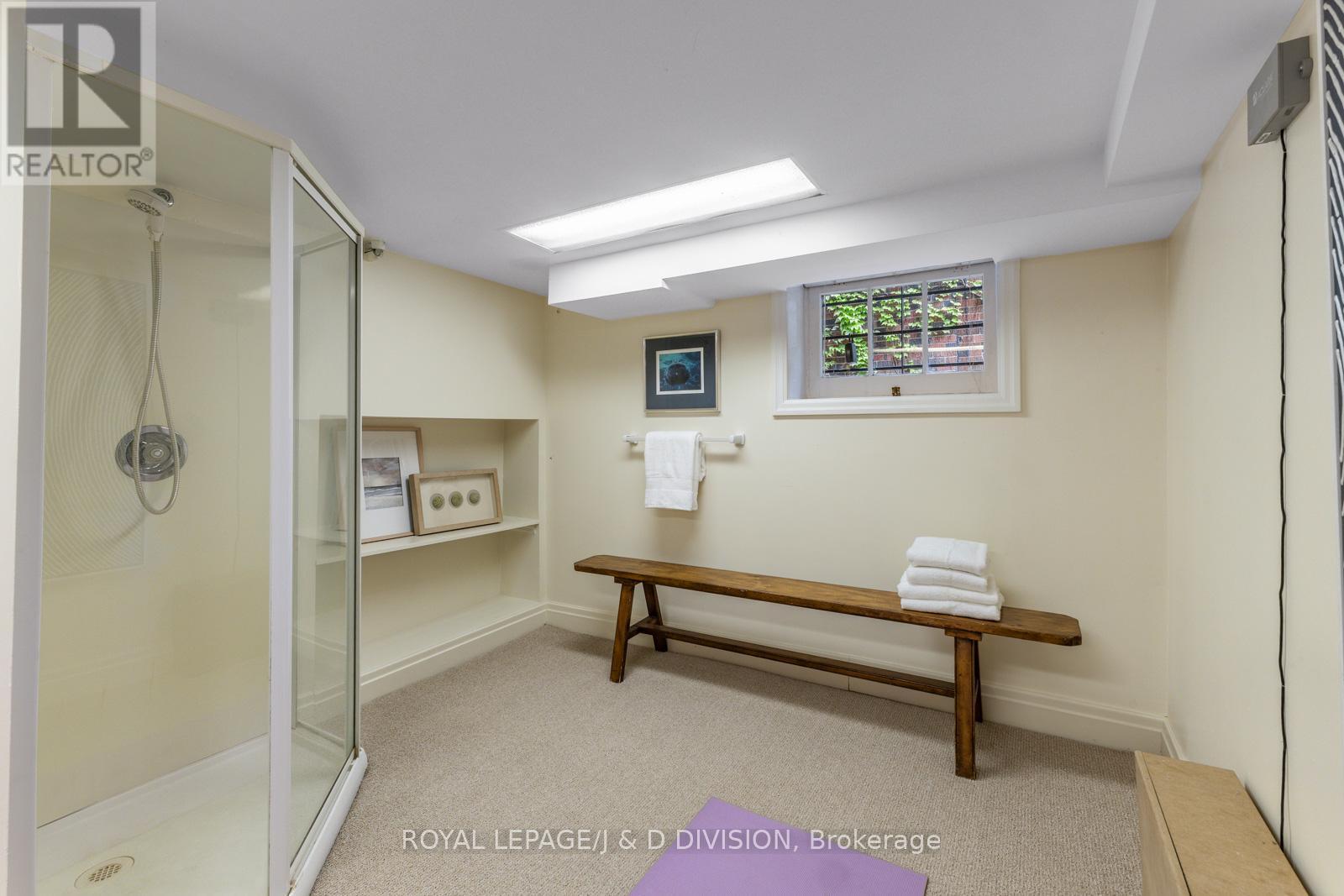 












77 HIGHBOURNE ROAD

,
Toronto,




Ontario
M5P2J3

