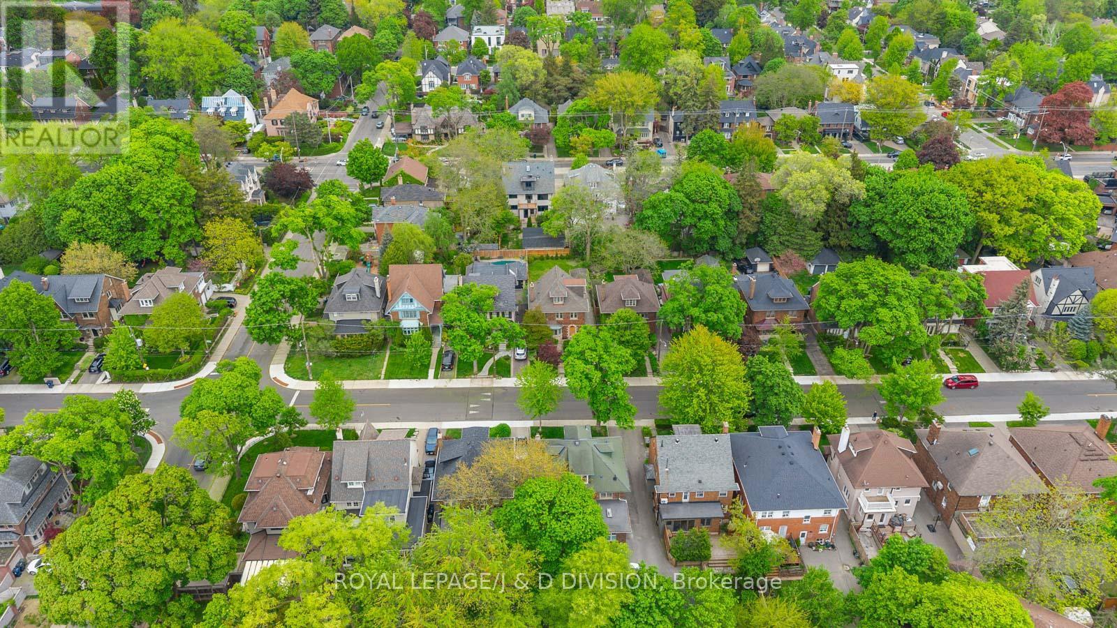












77 HIGHBOURNE ROAD

,
Toronto,




Ontario
M5P2J3


