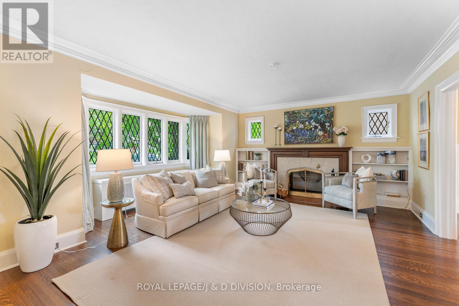 












77 HIGHBOURNE ROAD

,
Toronto,




Ontario
M5P2J3

