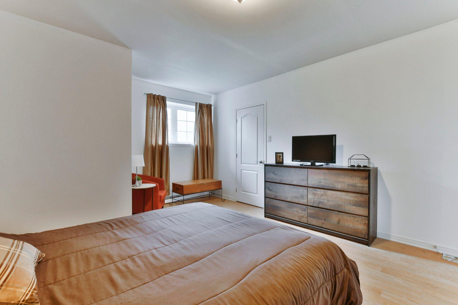 









500

 - 504


Av. de l'Étang

,
Mascouche,




QC
J7K0C6

