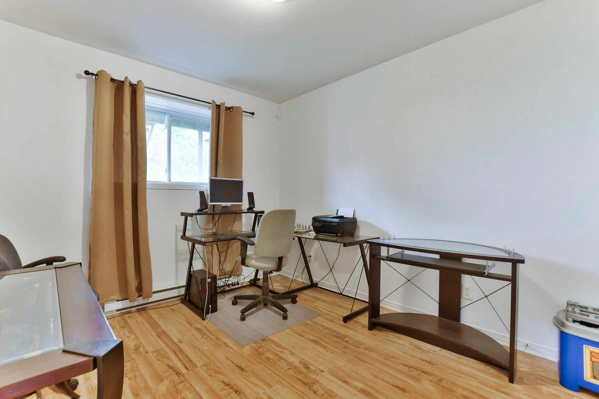









500

 - 504


Av. de l'Étang

,
Mascouche,




QC
J7K0C6

