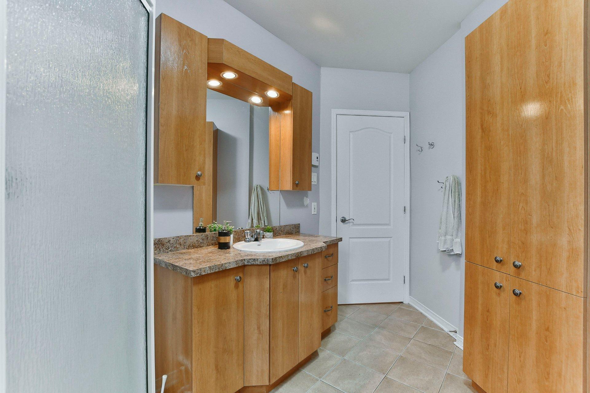 









500

 - 504


Av. de l'Étang

,
Mascouche,




QC
J7K0C6


