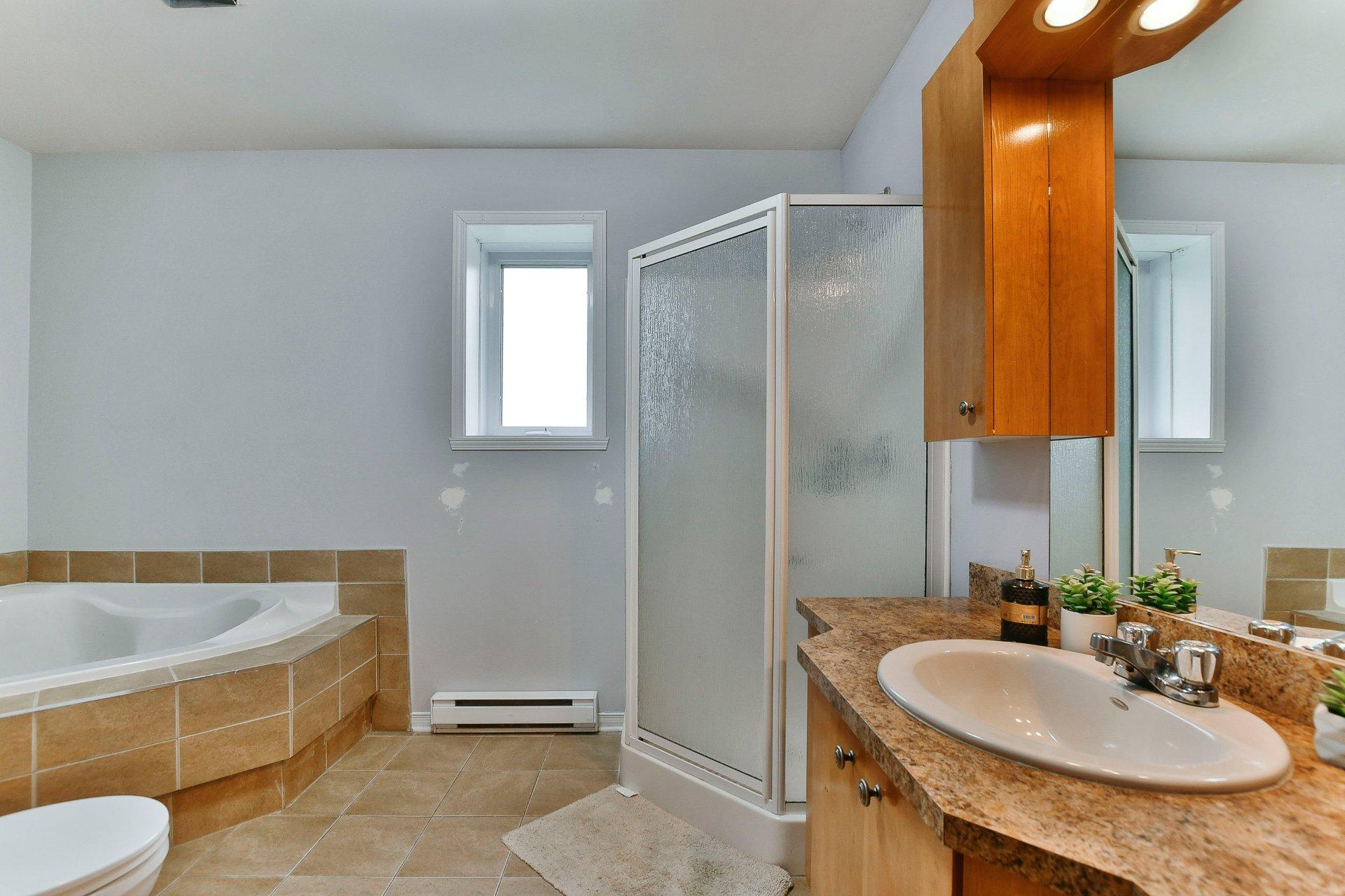 









500

 - 504


Av. de l'Étang

,
Mascouche,




QC
J7K0C6

