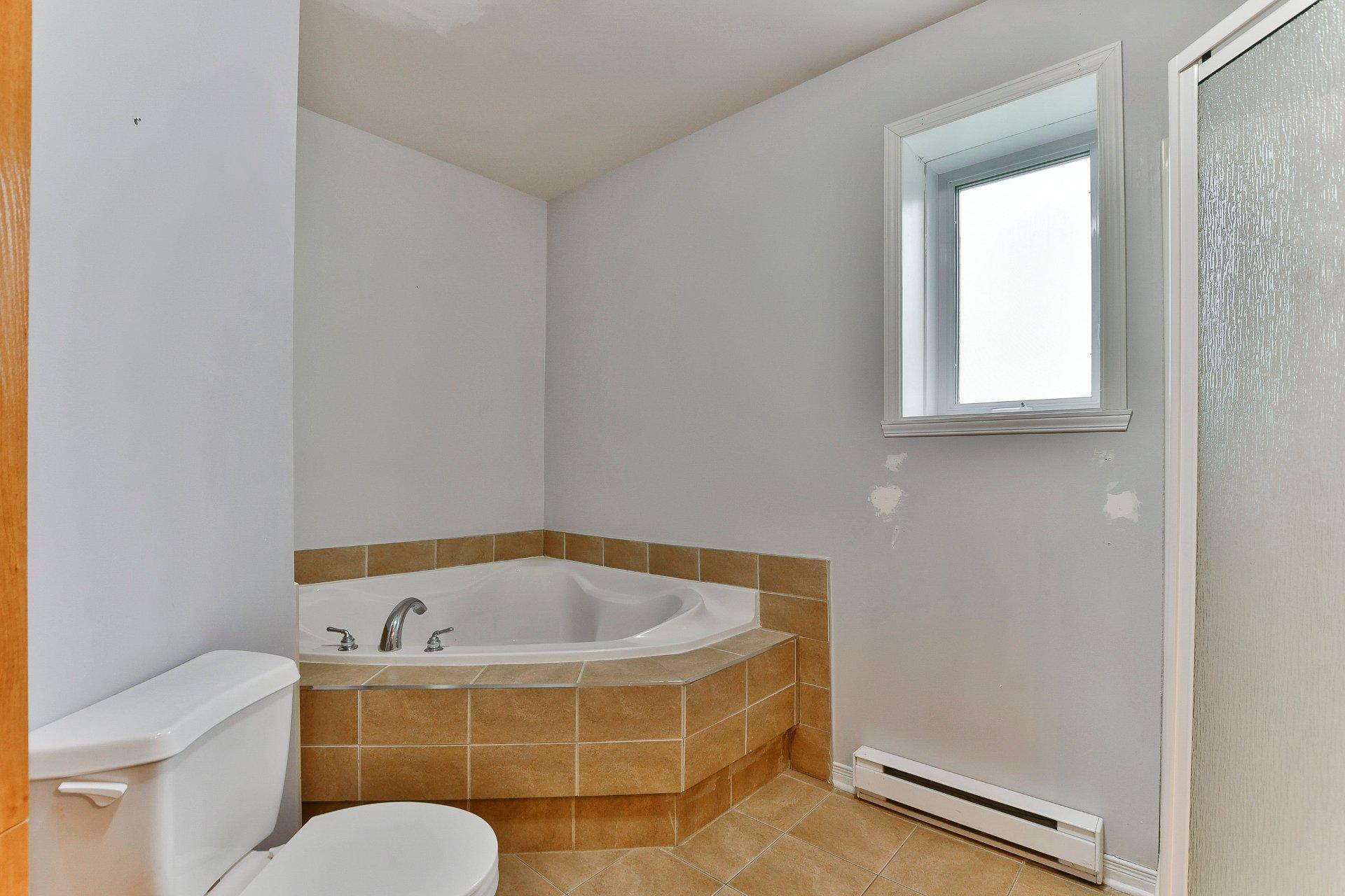 









500

 - 504


Av. de l'Étang

,
Mascouche,




QC
J7K0C6

