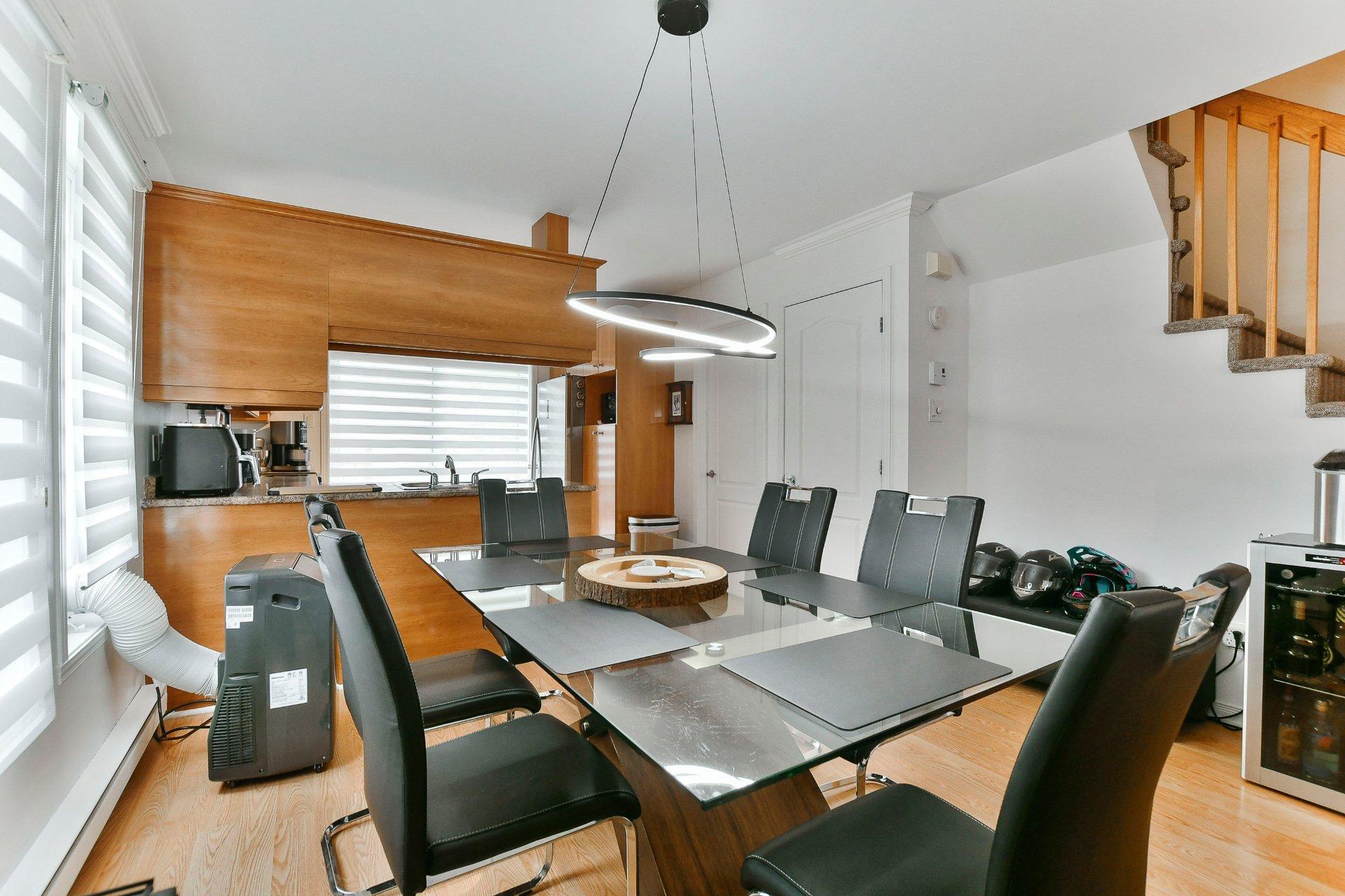 









500

 - 504


Av. de l'Étang

,
Mascouche,




QC
J7K0C6

