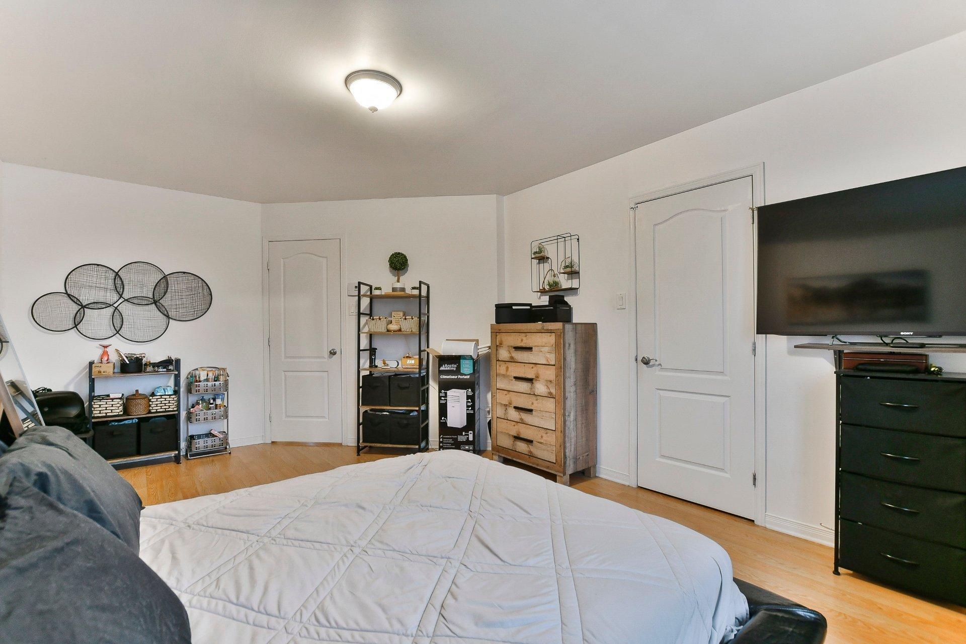 









500

 - 504


Av. de l'Étang

,
Mascouche,




QC
J7K0C6

