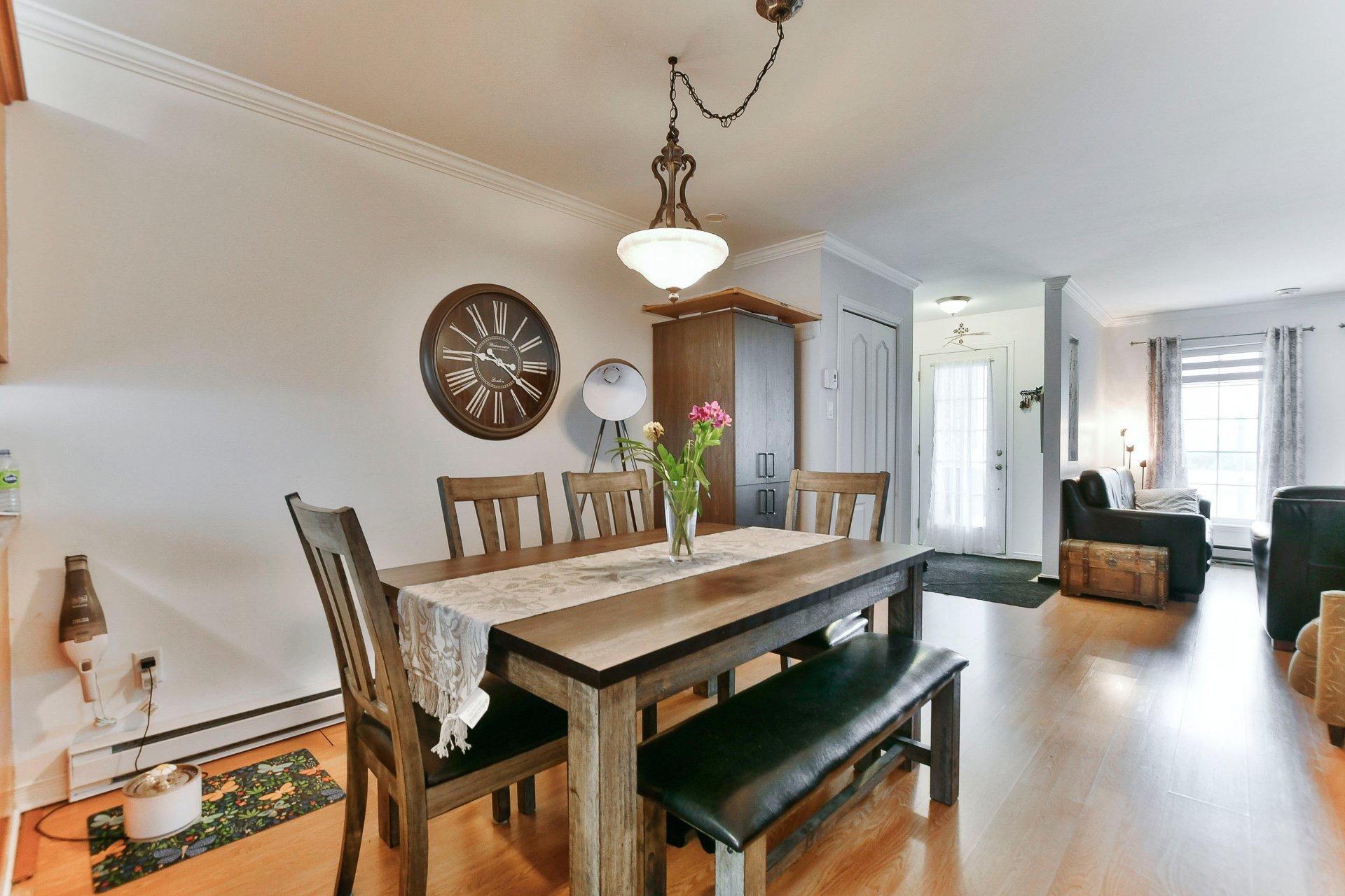









500

 - 504


Av. de l'Étang

,
Mascouche,




QC
J7K0C6

