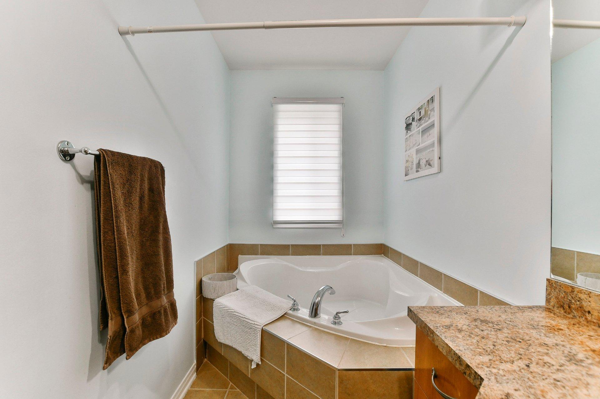 









500

 - 504


Av. de l'Étang

,
Mascouche,




QC
J7K0C6

