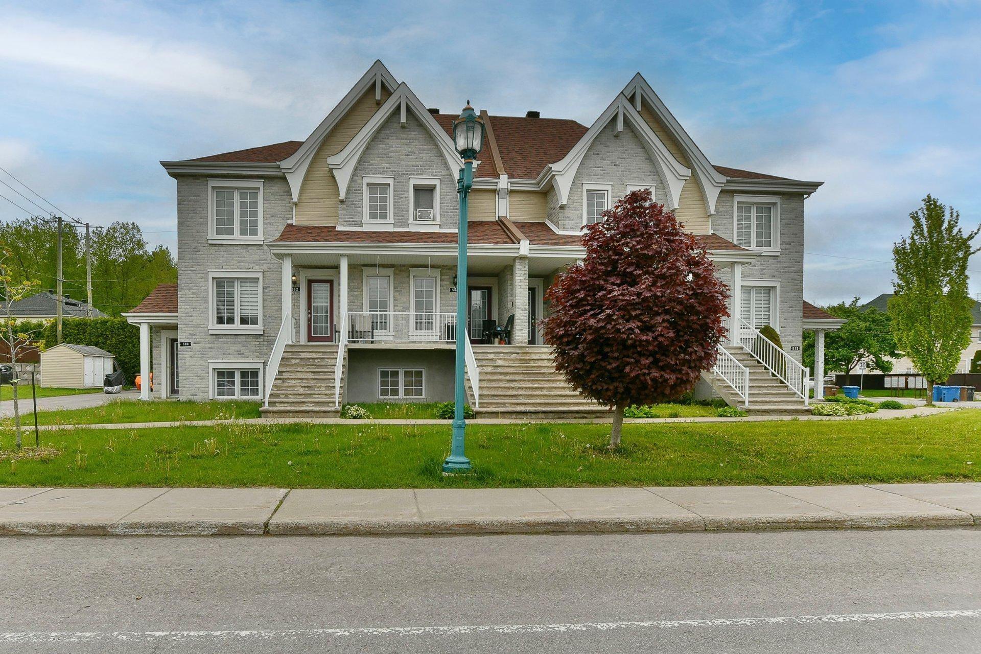 









500

 - 504


Av. de l'Étang

,
Mascouche,




QC
J7K0C6

