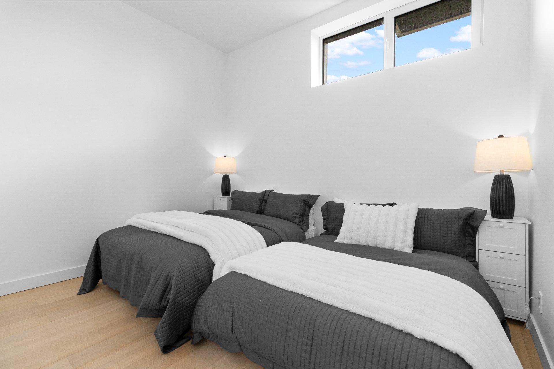 









40


Rue Valiquette

,
Magog,




QC
J1X0W2

