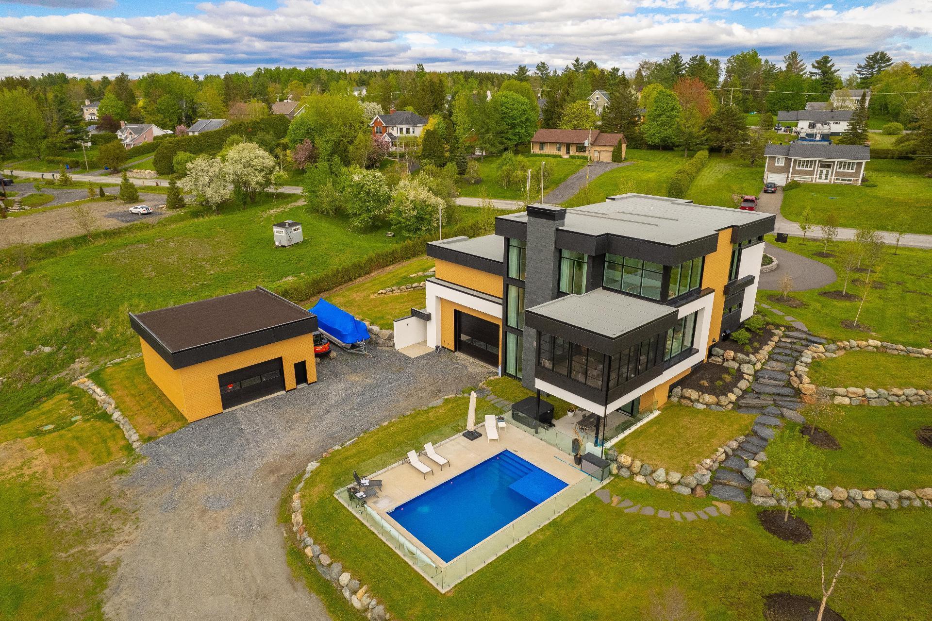 









40


Rue Valiquette

,
Magog,




QC
J1X0W2

