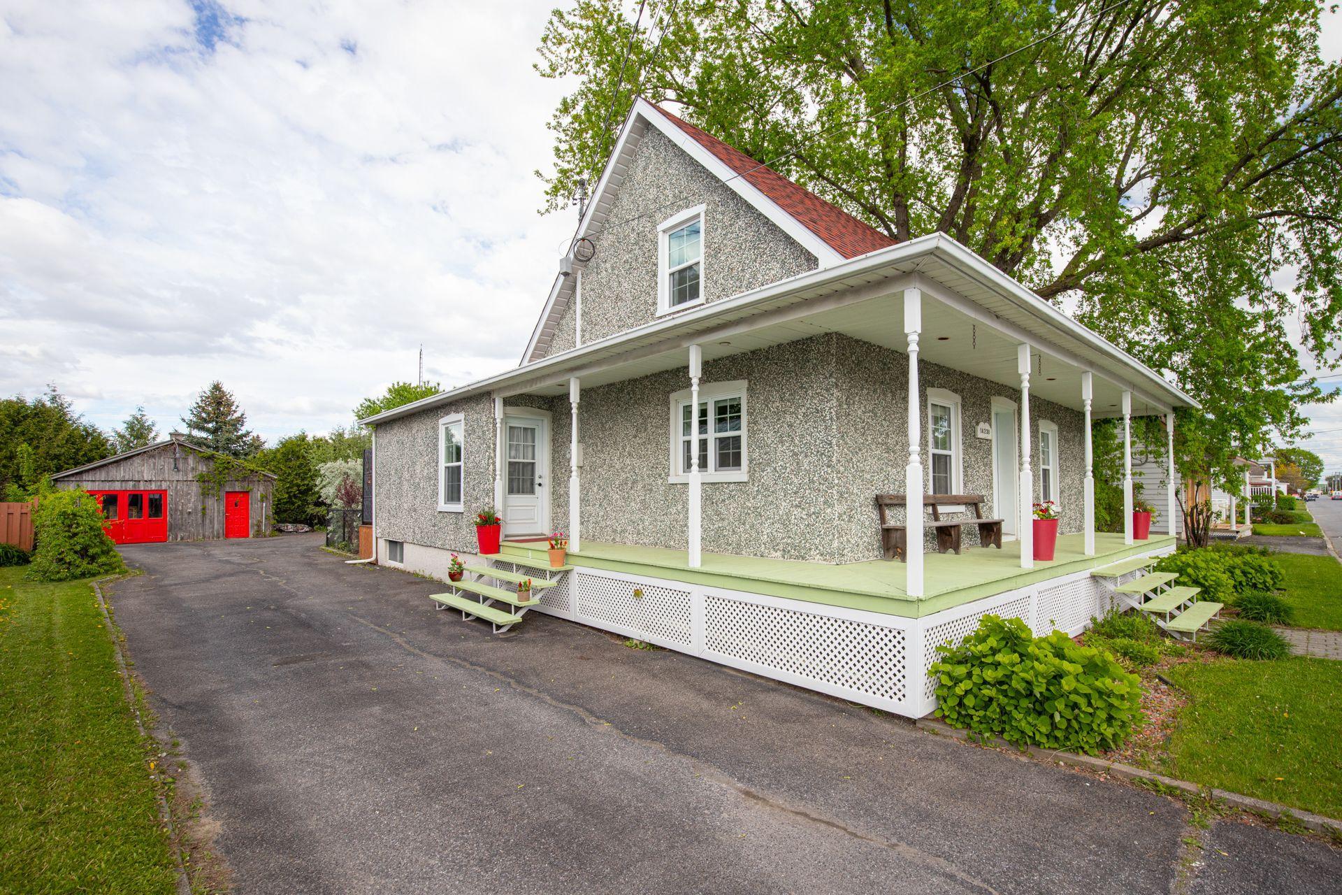 









14230


Av. Guy

,
Saint-Hyacinthe,




QC
J2R1V7

