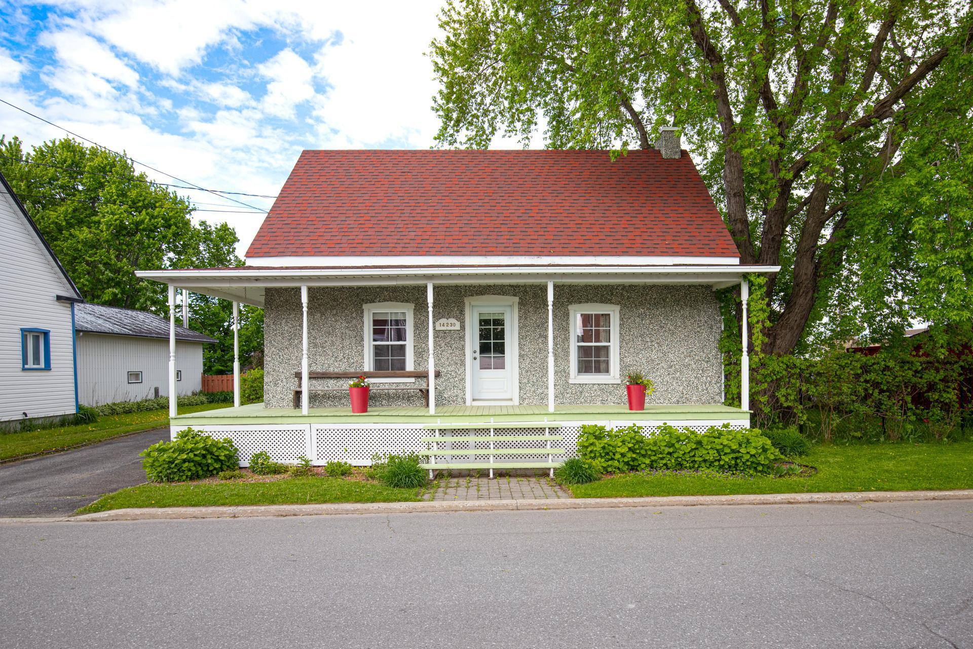 









14230


Av. Guy

,
Saint-Hyacinthe,




QC
J2R1V7

