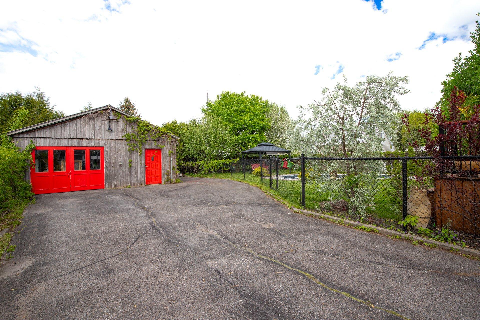 









14230


Av. Guy

,
Saint-Hyacinthe,




QC
J2R1V7

