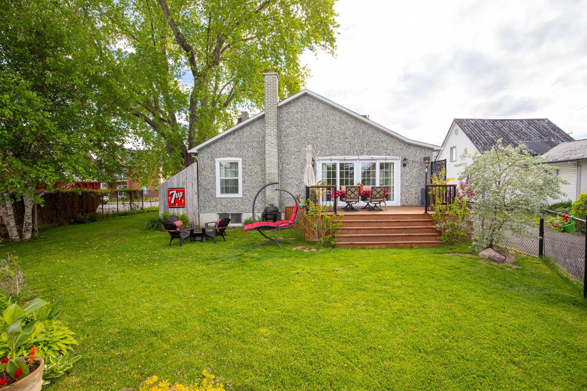 









14230


Av. Guy

,
Saint-Hyacinthe,




QC
J2R1V7

