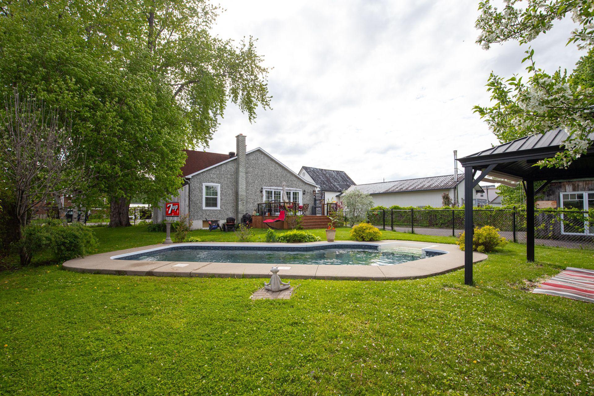 









14230


Av. Guy

,
Saint-Hyacinthe,




QC
J2R1V7

