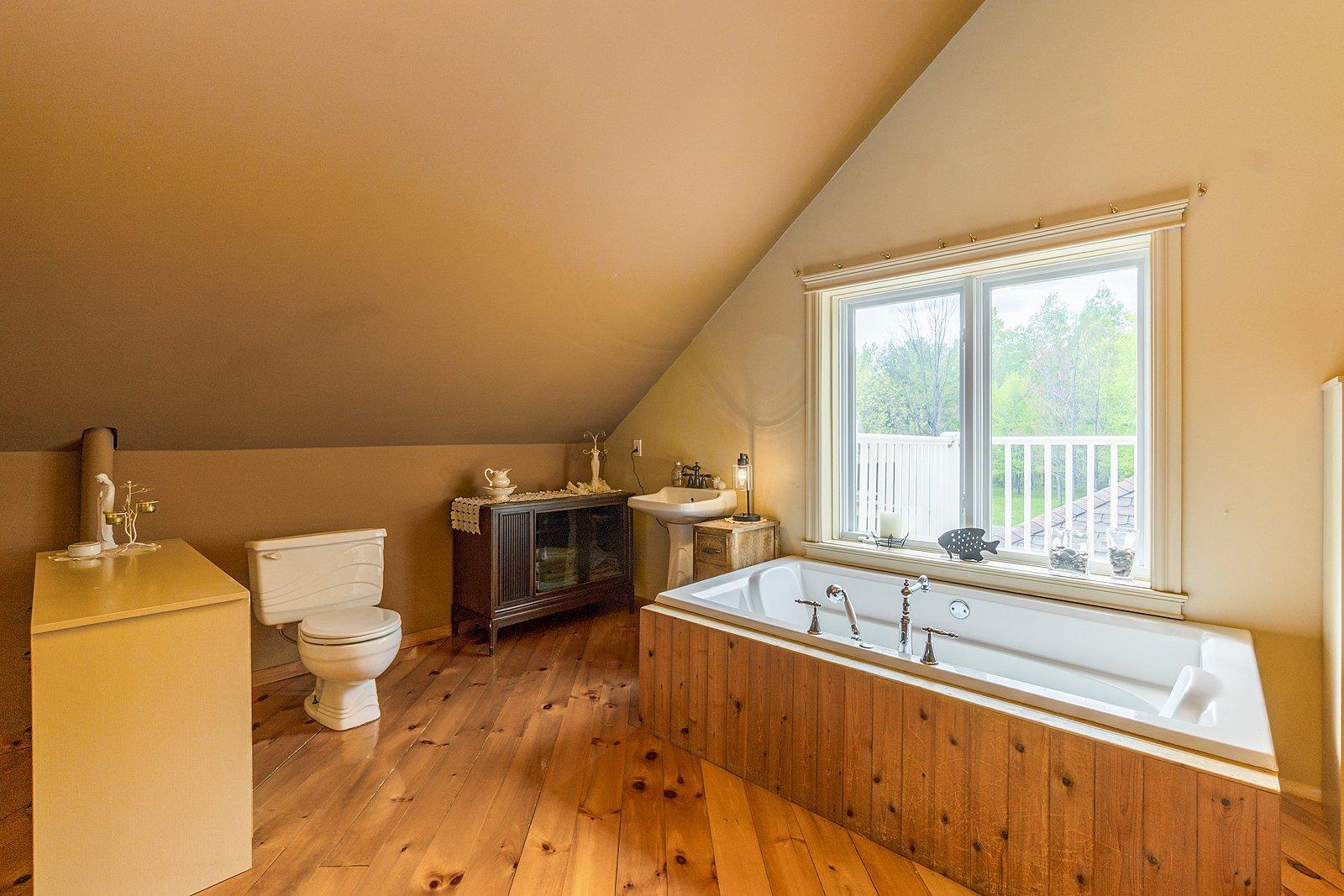 









1810


Route 249

,
Saint-Denis-de-Brompton,




QC
J0B2P0

