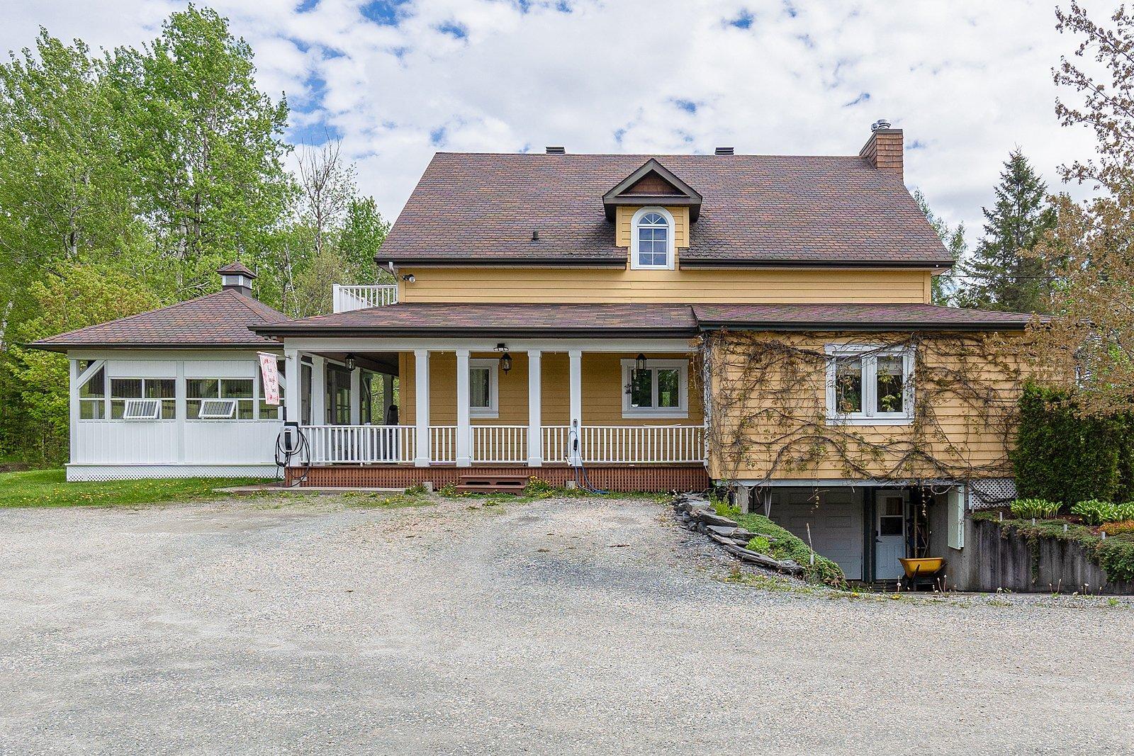 









1810


Route 249

,
Saint-Denis-de-Brompton,




QC
J0B2P0

