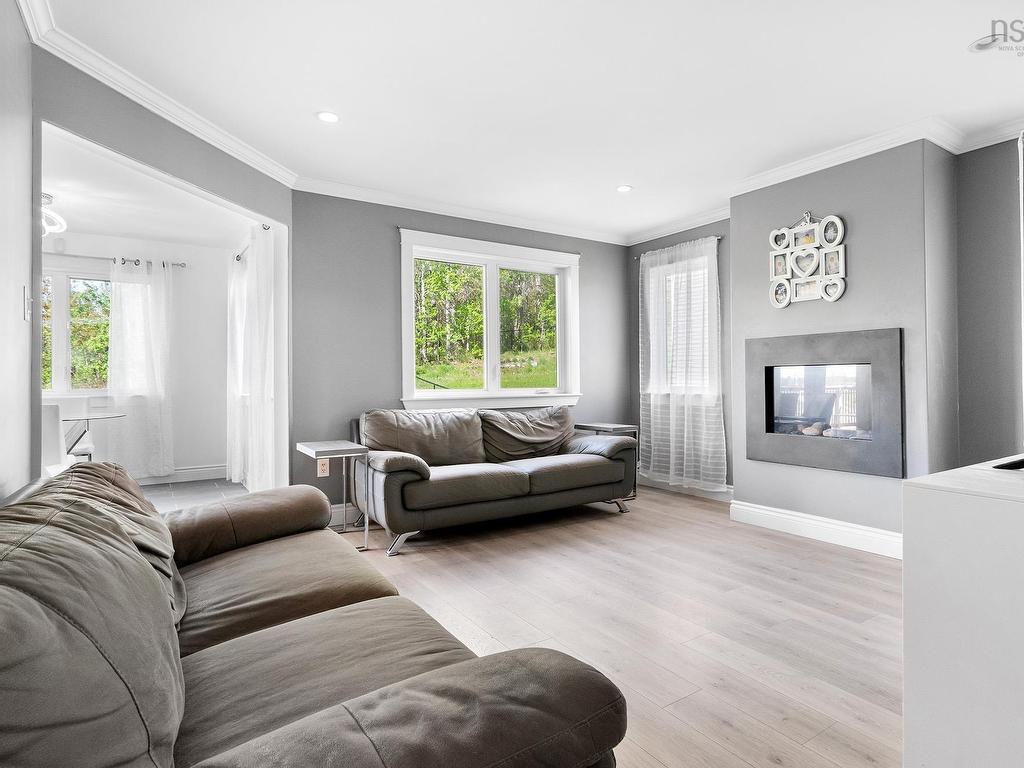 












983 Windgate Drive

,
Beaver Bank,




NS
B4G 0A7

