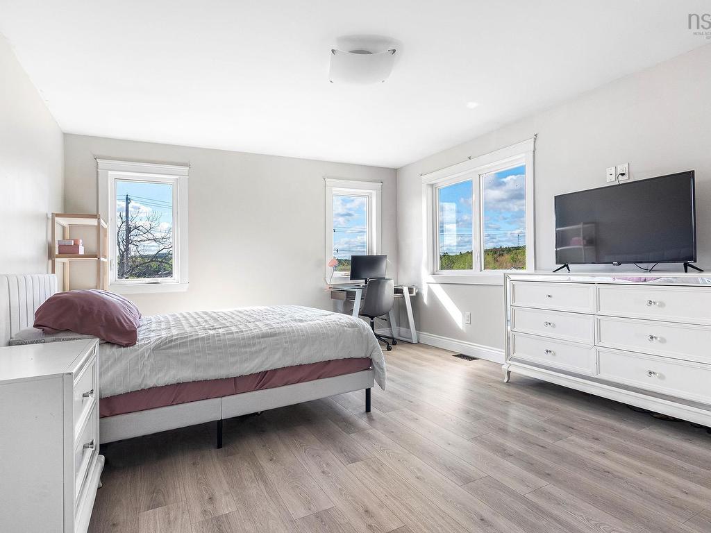












983 Windgate Drive

,
Beaver Bank,




NS
B4G 0A7

