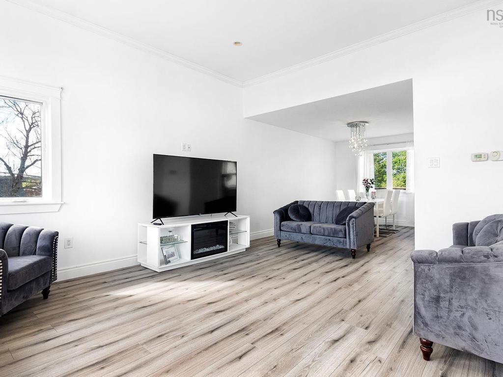












983 Windgate Drive

,
Beaver Bank,




NS
B4G 0A7

