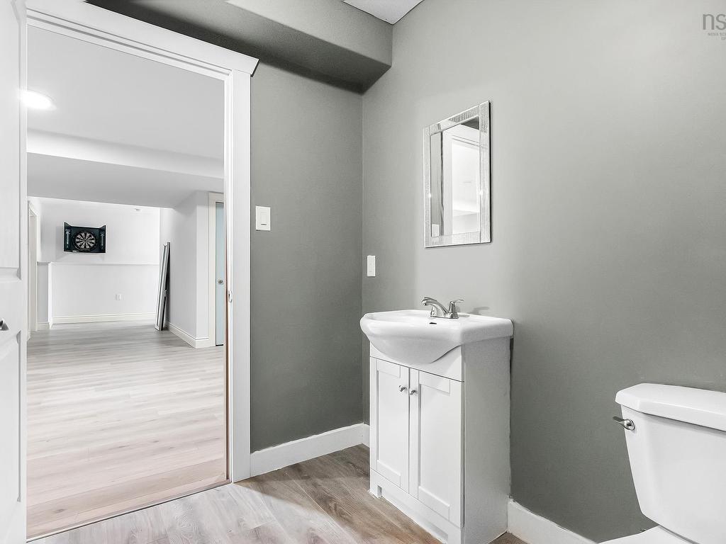 












983 Windgate Drive

,
Beaver Bank,




NS
B4G 0A7

