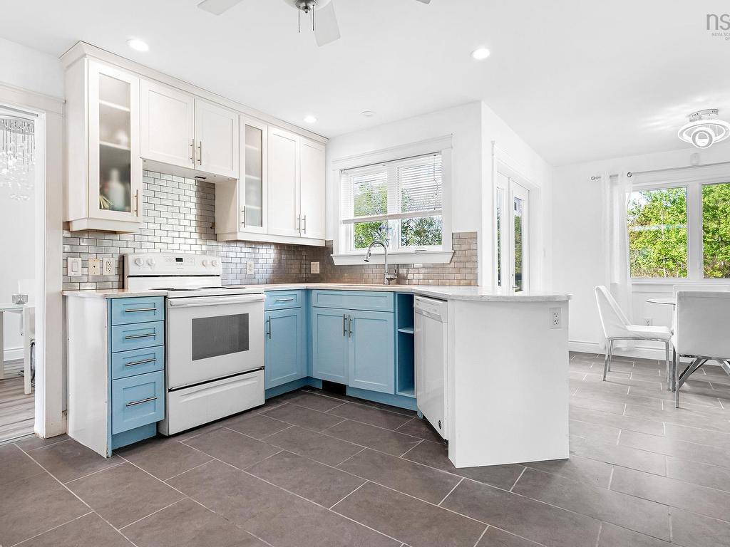 












983 Windgate Drive

,
Beaver Bank,




NS
B4G 0A7

