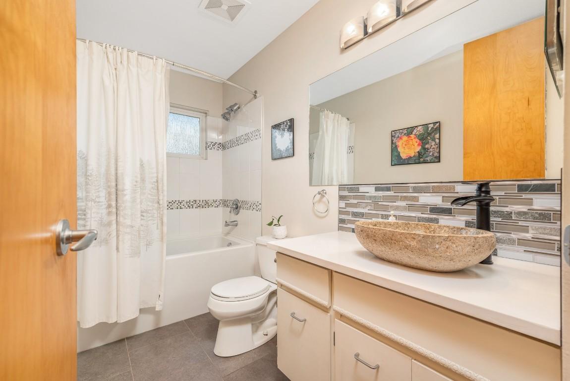 









3505


38

Avenue,
Vernon,




BC
V1T 3A4

