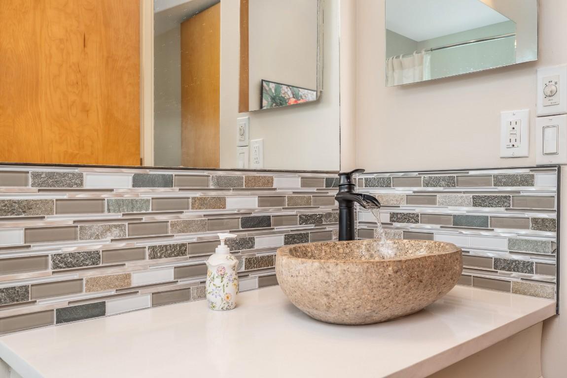 









3505


38

Avenue,
Vernon,




BC
V1T 3A4

