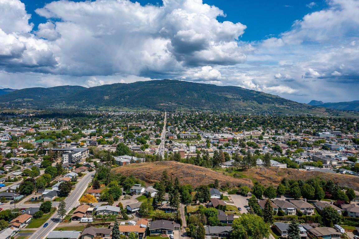 









3505


38

Avenue,
Vernon,




BC
V1T 3A4

