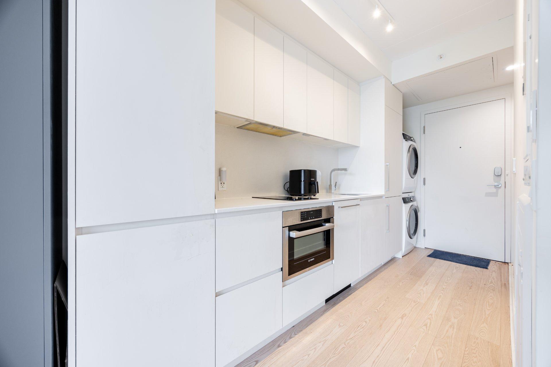 









360


Rue Mayor

, 1103,
Montréal (Ville-Marie),




QC
H3A0J4

