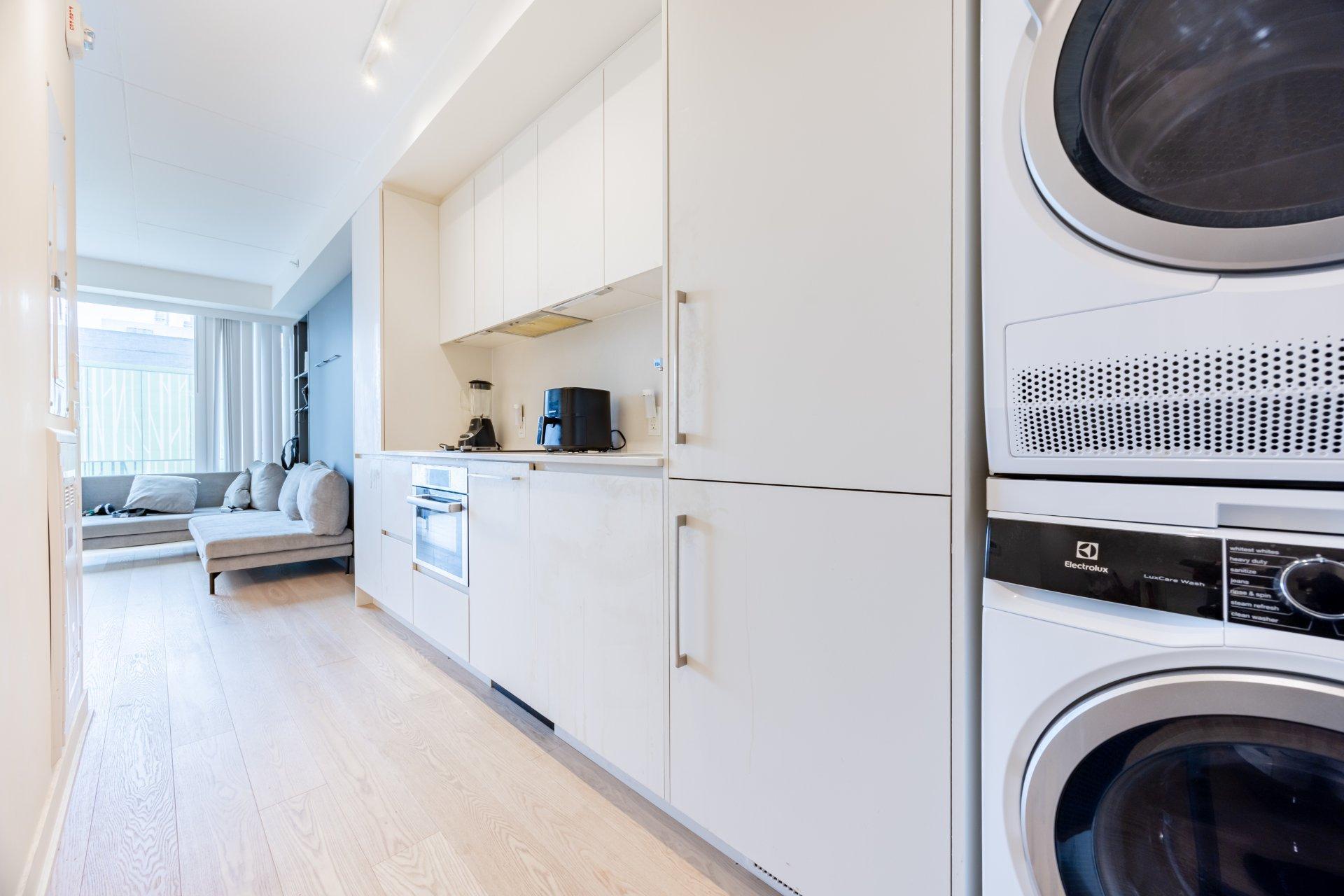 









360


Rue Mayor

, 1103,
Montréal (Ville-Marie),




QC
H3A0J4

