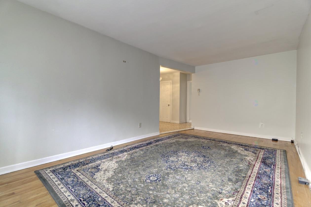 









8675


Av. Champagneur

,
Montréal (Villeray/Saint-Michel/Parc-Extension),




QC
H3N2L1

