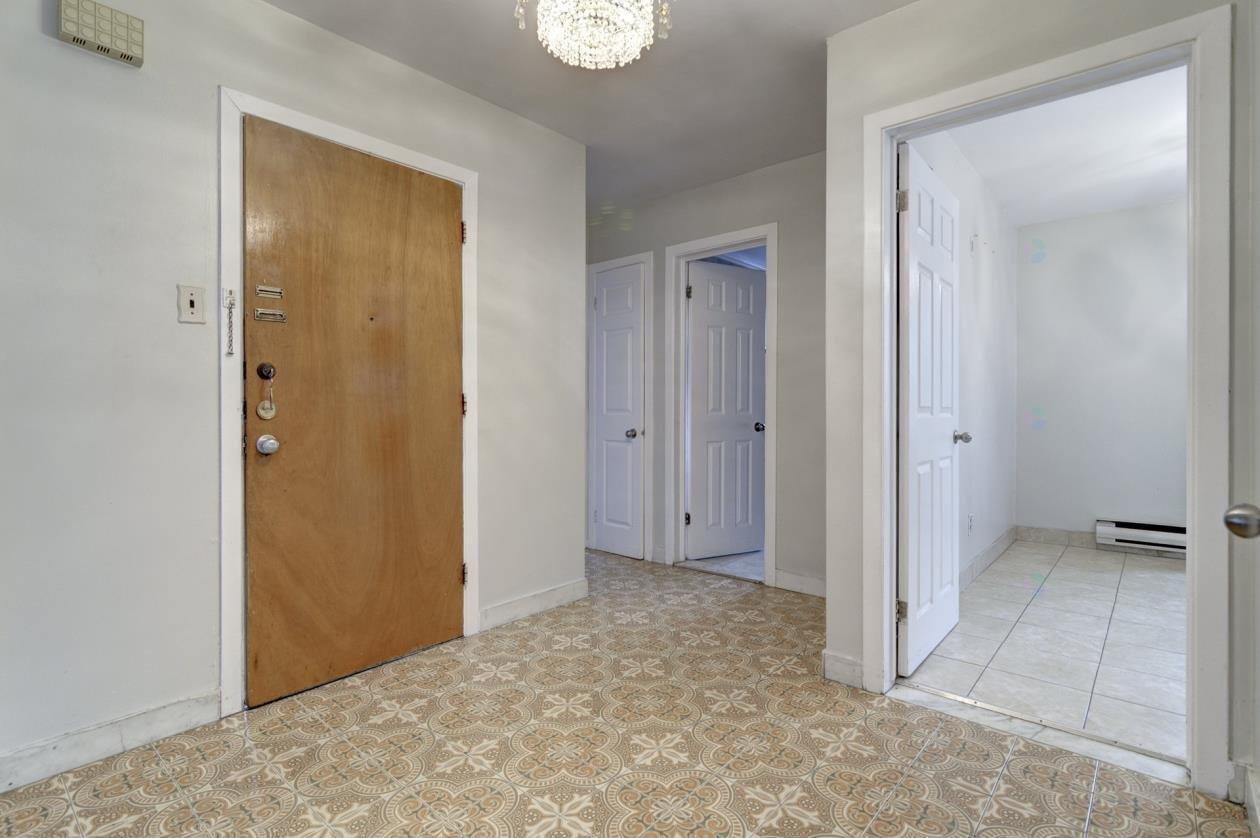 









8675


Av. Champagneur

,
Montréal (Villeray/Saint-Michel/Parc-Extension),




QC
H3N2L1

